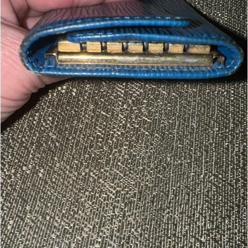 GUC Blue Epi Leather Louis Vuitton 6 ring Key Holder - Picture 2 of 9